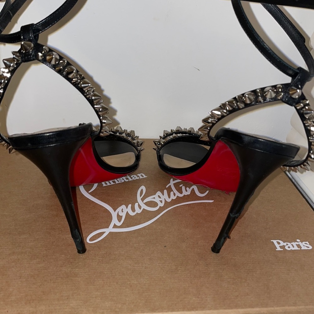 Christian Louboutin - Picture 2 of 7